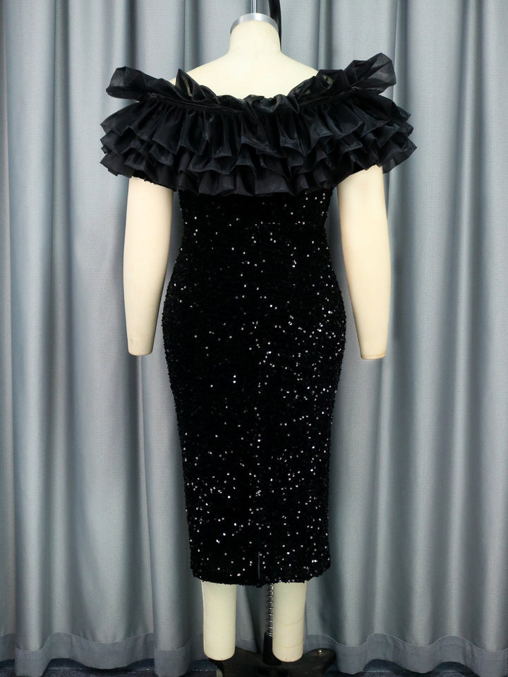 Luxuriöses Damen Pailletten-Festkleid mit verführerischem V-Ausschnitt und voluminösen Rüschen.
