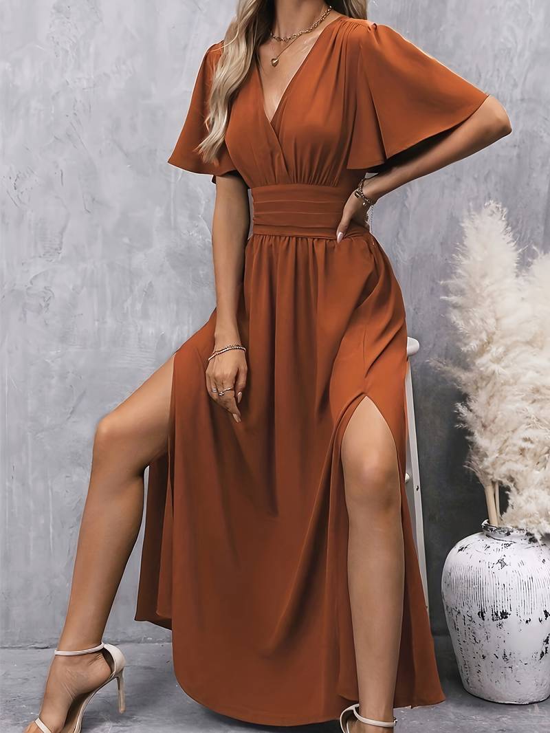 Modisches Damen Plisseekleid mit Rüschen und tailliertem Schnitt, perfekt für Sommer und Freizeit.