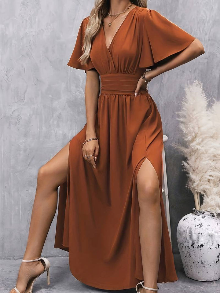 Modisches Damen Plisseekleid mit Rüschen und tailliertem Schnitt, perfekt für Sommer und Freizeit.