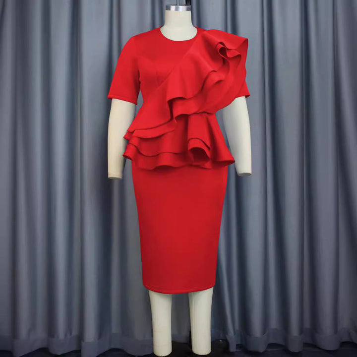 Tailliertes Damen-Abendkleid mit schmeichelhafter Passform, Rüschen und Puffärmeln für einen eleganten Look.