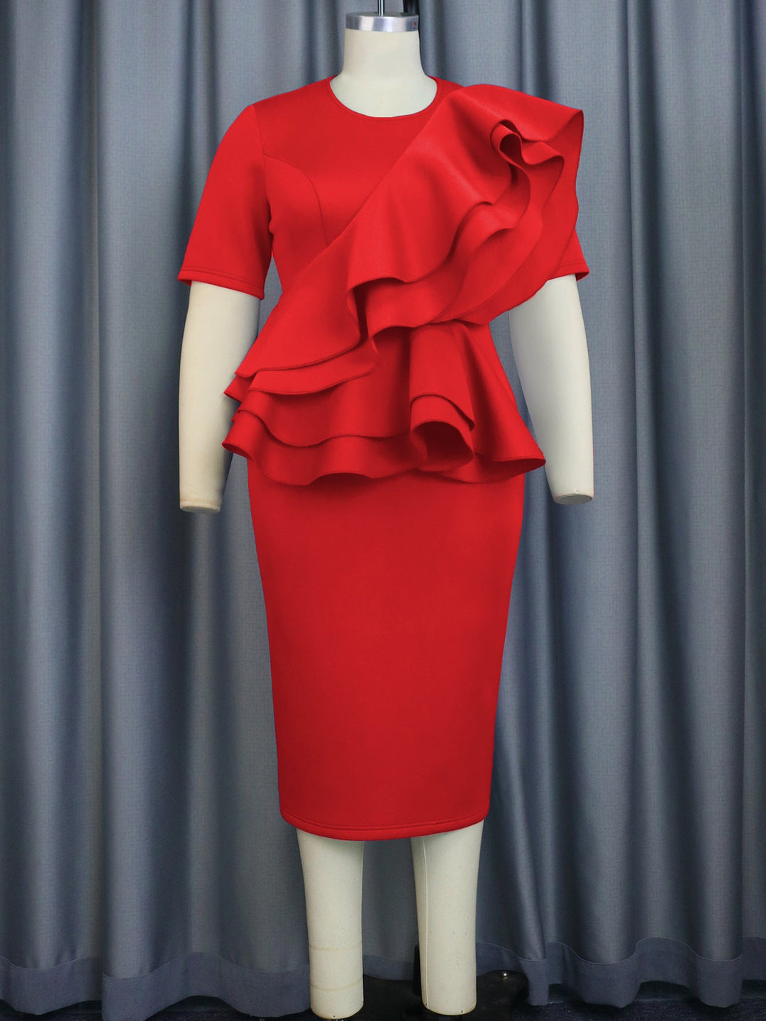 Elegantes Rüschenkleid mit Puffärmeln und tailliertem Schnitt für Damen, perfekt als Abend- oder Cocktailkleid.