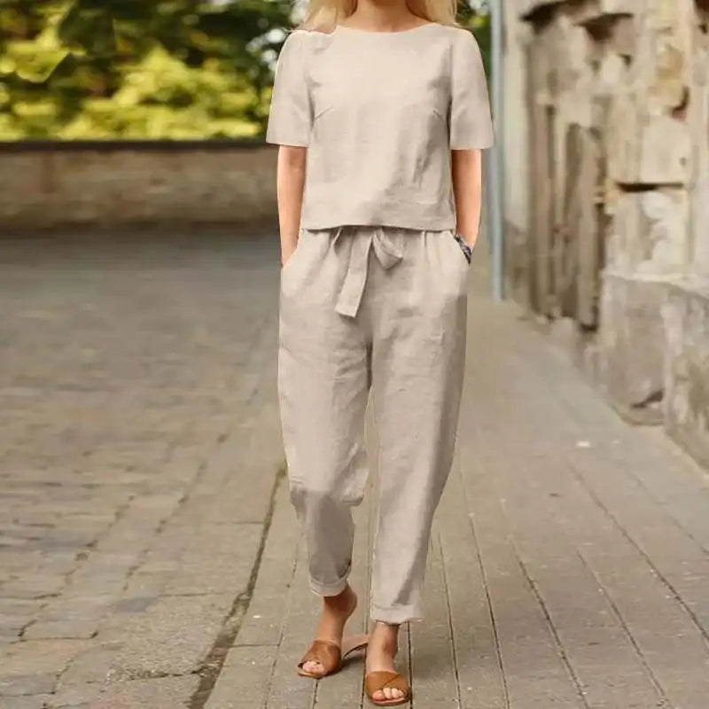 Elegantes Damen Sommer Anzug Set in leichter Qualität, ideal für warme Tage und vielseitige Anlässe.