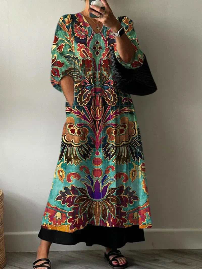 Elegantes Damen Sommer Maxikleid mit leichtem Carolina-Blumendruck, perfekt für Urlaub & Strand.