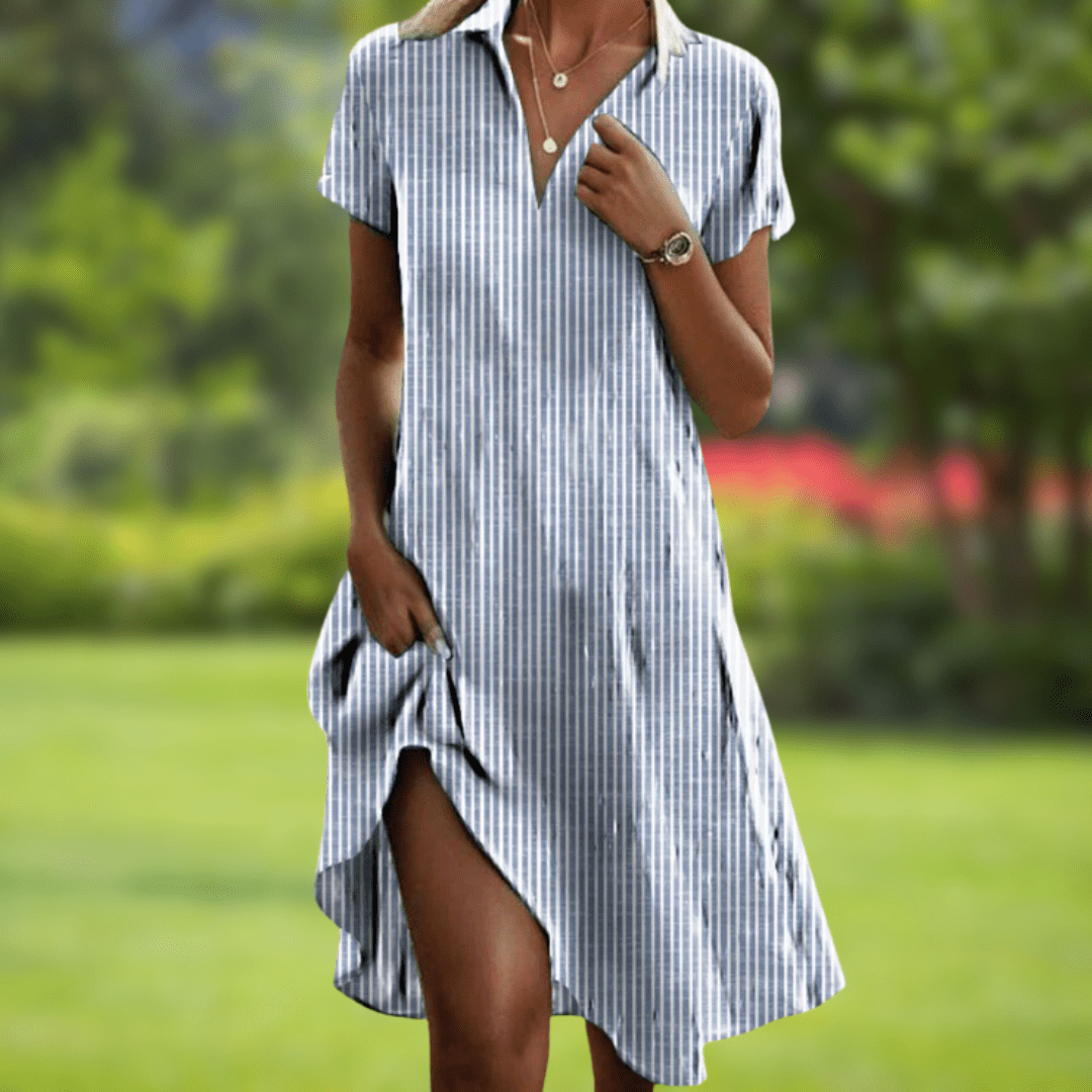Elegantes Damen Sommerkleid in Blumenprint mit V-Ausschnitt. Ein leichtes, fließendes Maxikleid für stilvolle Sommerabende.