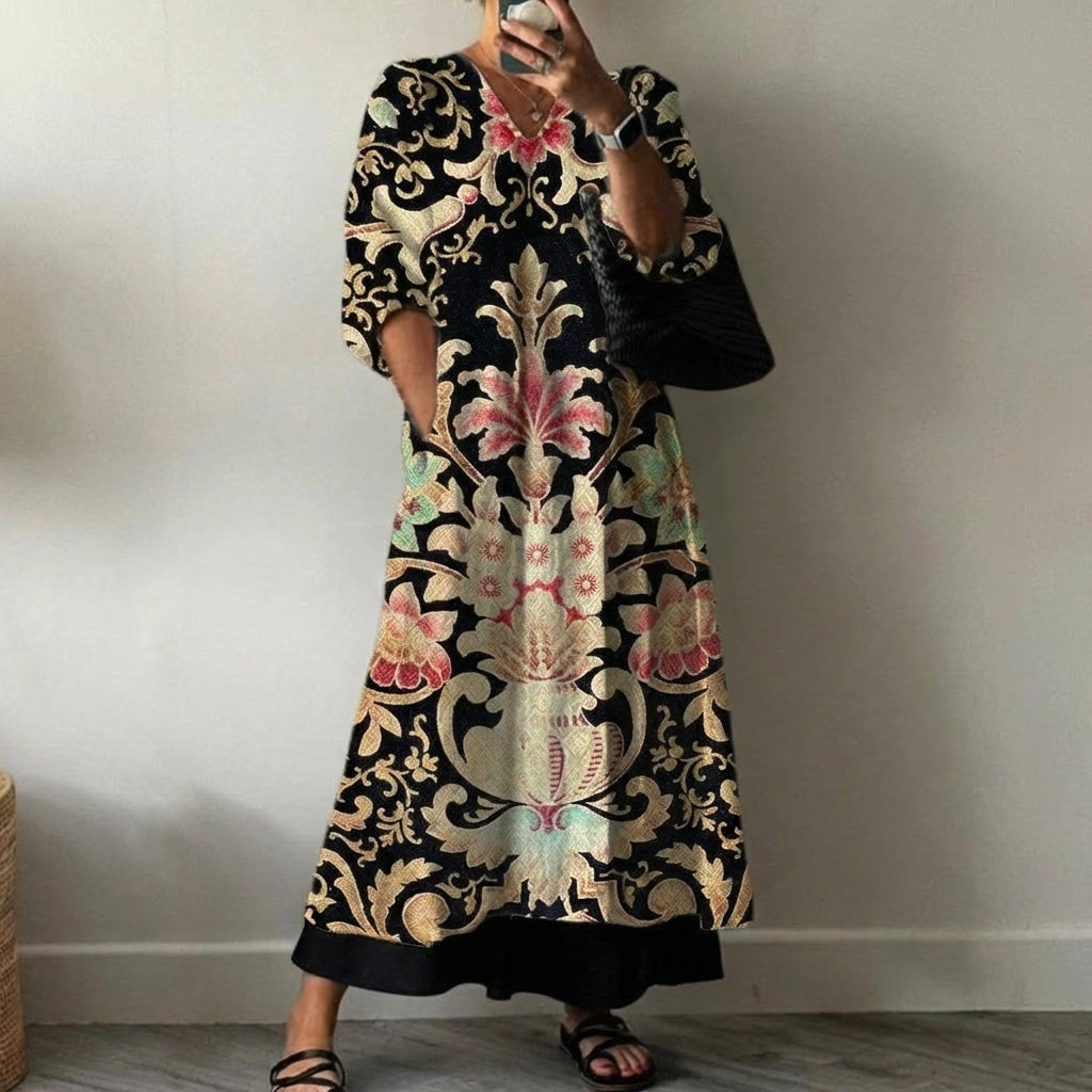 Elegantes Damen Sommerkleid mit Evi-Druck. Langes, bequemes Maxikleid im Boho-Stil, perfekt für Strand oder Freizeit.