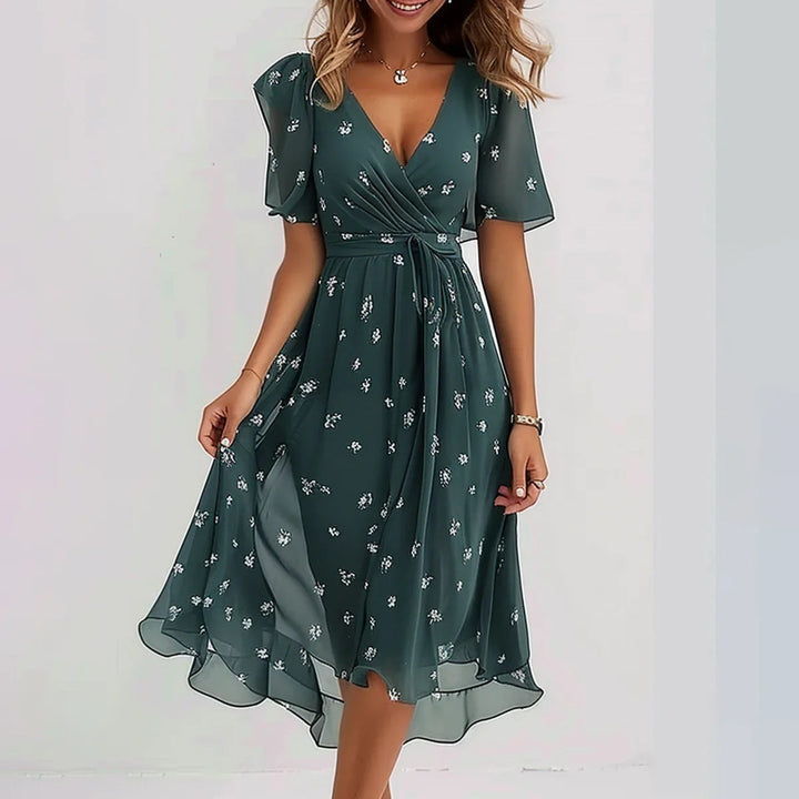 Feminin elegantes Damen Sommerkleid, kurzärmelig, perfekt für Strand, Urlaub und gemütliche Freizeit.