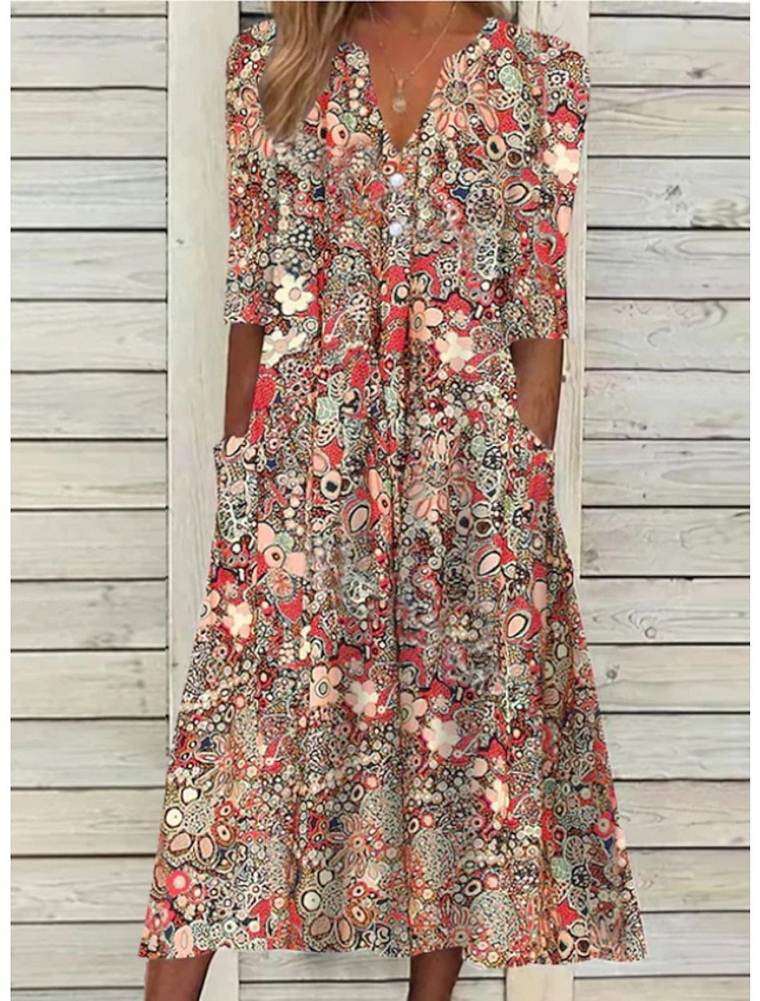 Stilvolles Damen Sommerkleid mit V-Ausschnitt & kurzen Ärmeln. Modische Damenmode, ideal als Freizeit- oder Festkleid.