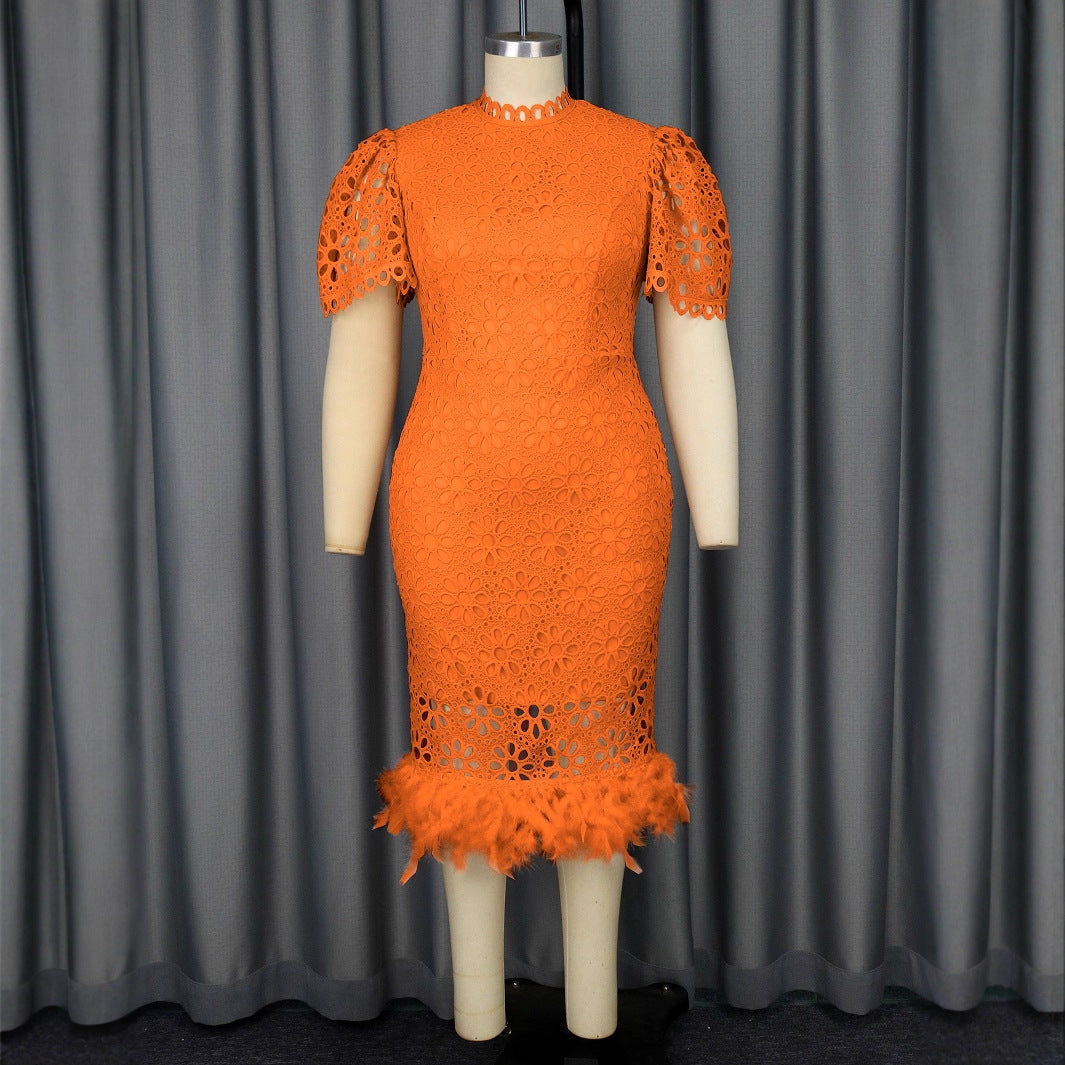 Exquisites Abendkleid aus Spitze für Damen, mit eleganten Puffärmeln und ansprechendem Fransensaum.