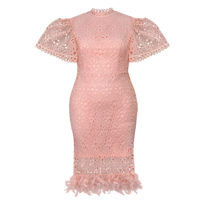 Stilvolles Damen Spitzenkleid mit modischen Puffärmeln & Fransensaum, ein Must-have für die Party.