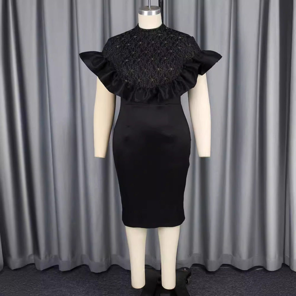 Detailansicht des romantischen Spitzenkleides mit zarten Rüschen. Ein stilvolles Damenkleid für besondere Abende.