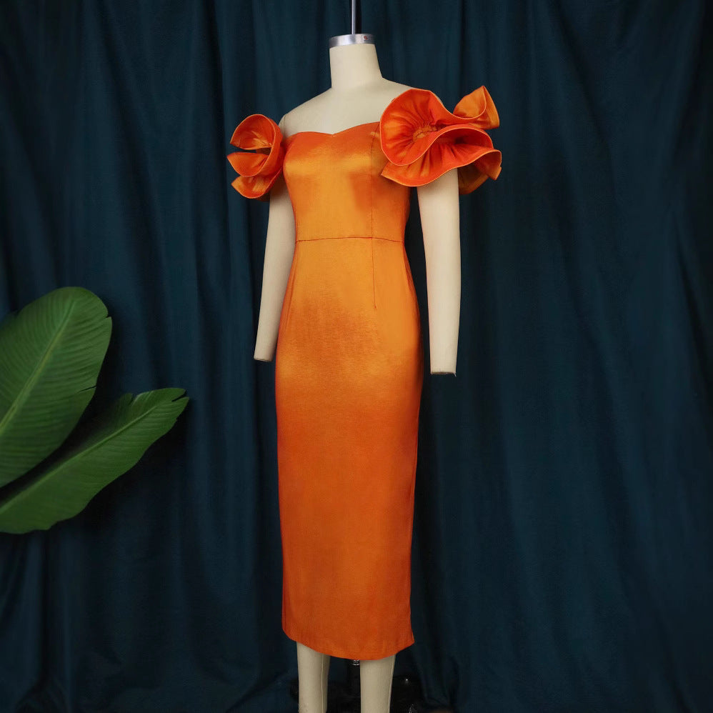 Edles Damen Cocktailkleid aus Spitze mit schulterfreiem Design und dekorativen Rüschen, für besondere Anlässe.