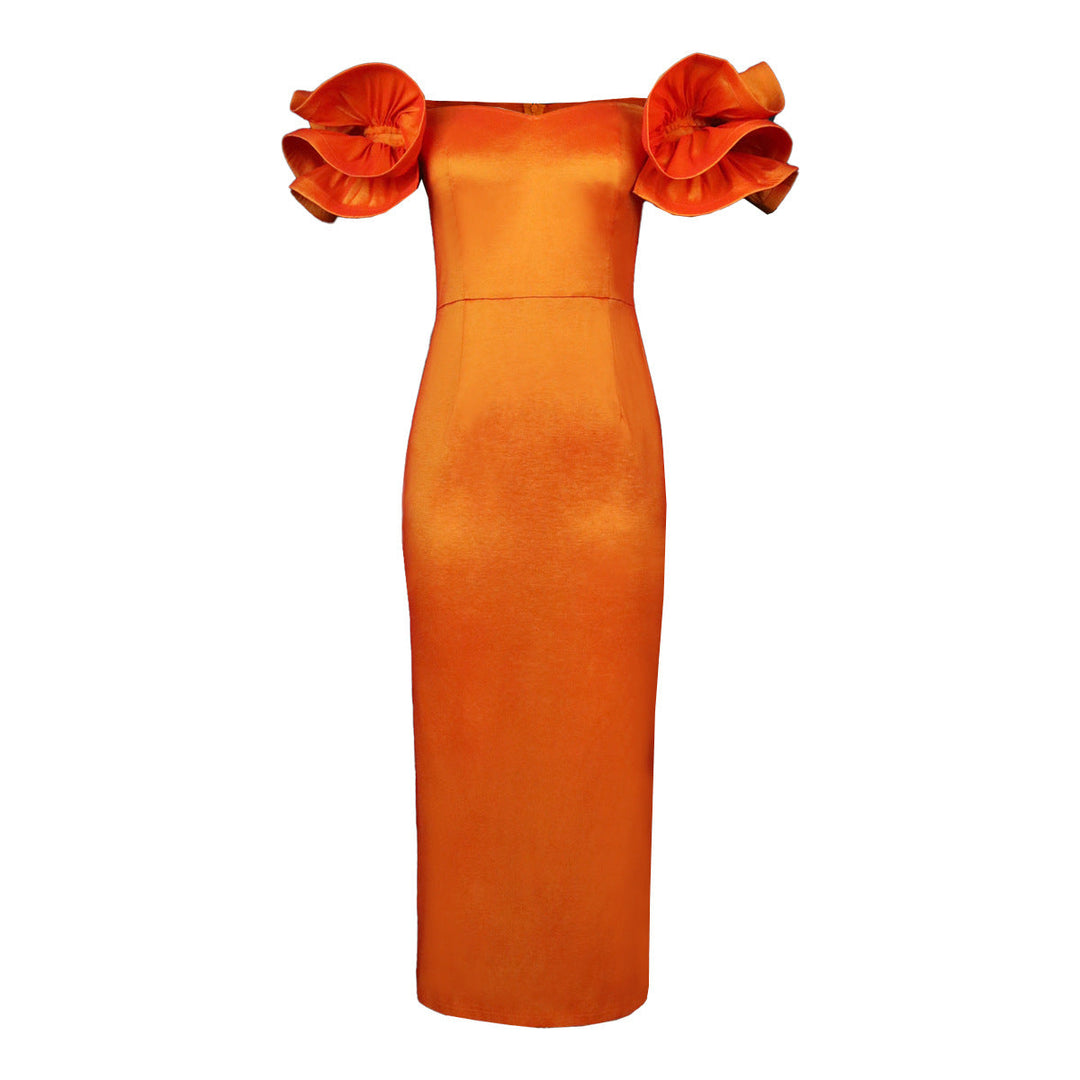 Schickes Damen Abendkleid aus Spitze, Off-Shoulder mit zarten Rüschen, elegant und modern für festliche Events.
