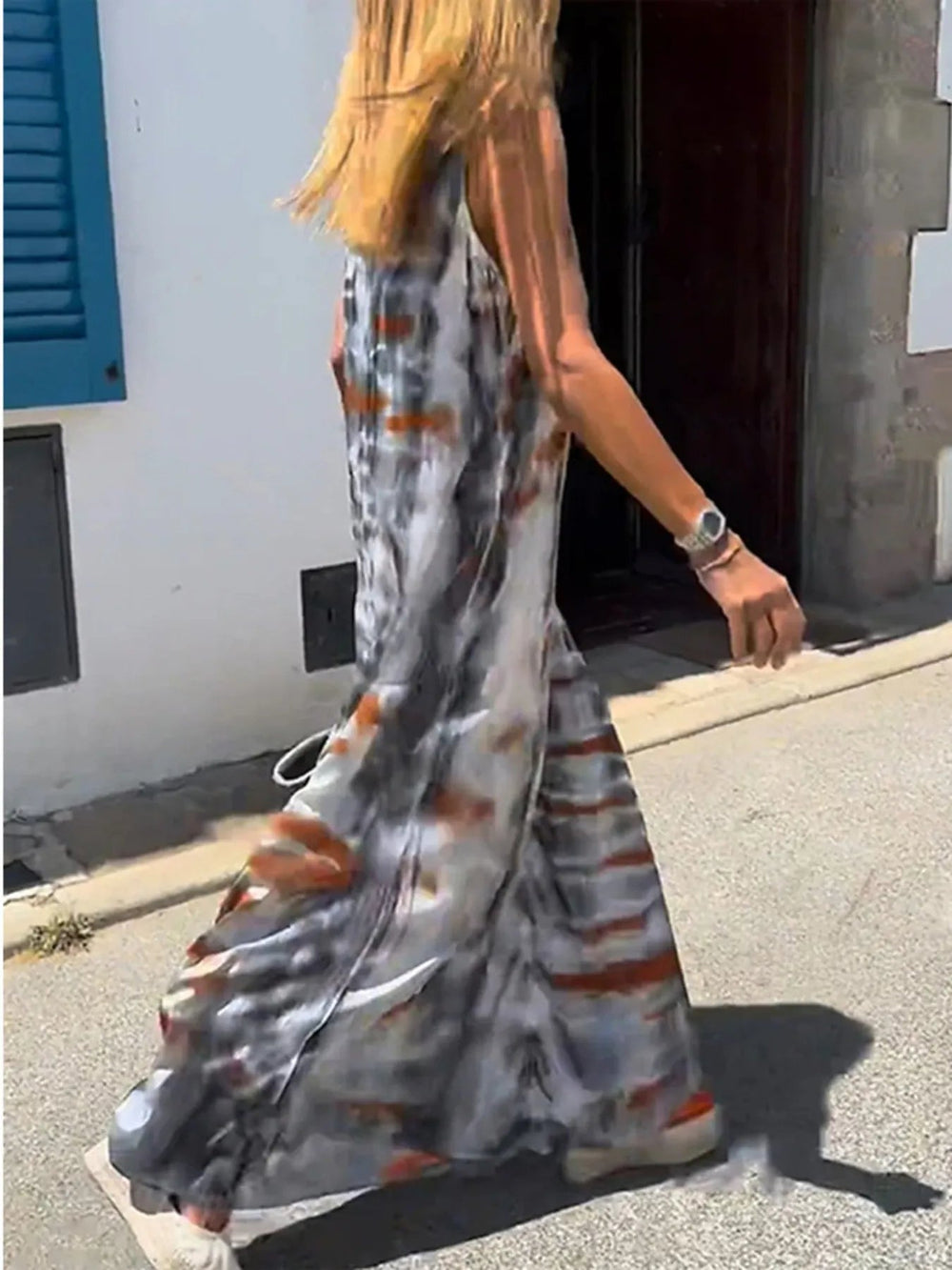 Boho Tie-Dye Maxikleid für Damen, mit V-Ausschnitt und Spaghettiträgern, ideal für Freizeit & Strandurlaub.