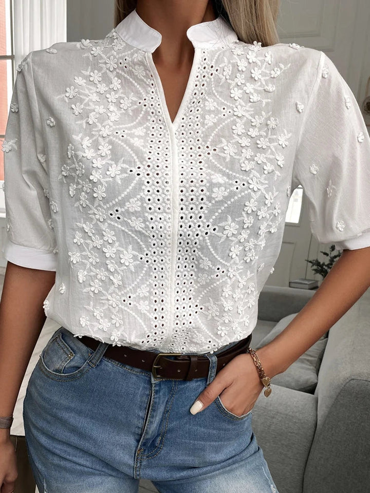 Modisches Damen-Top mit tiefem V-Ausschnitt, schick und zeitlos elegant für jede Garderobe.