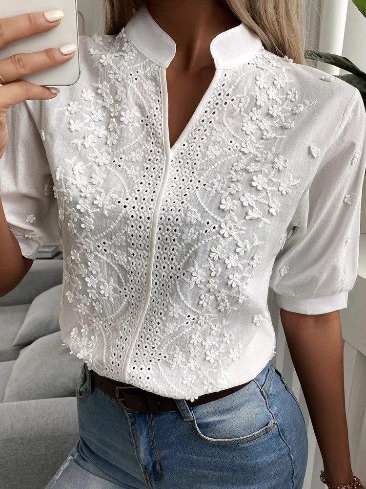 Damen-Oberteil mit stilvollem V-Ausschnitt, elegant geschnitten, perfekt für einen femininen Look.