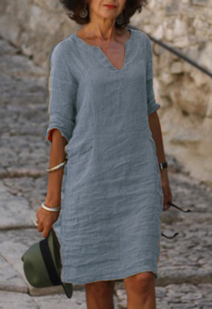 Leichtes V-Ausschnitt Damenkleid, ideal als Sommer- oder Freizeitkleid, elegant & luftig.