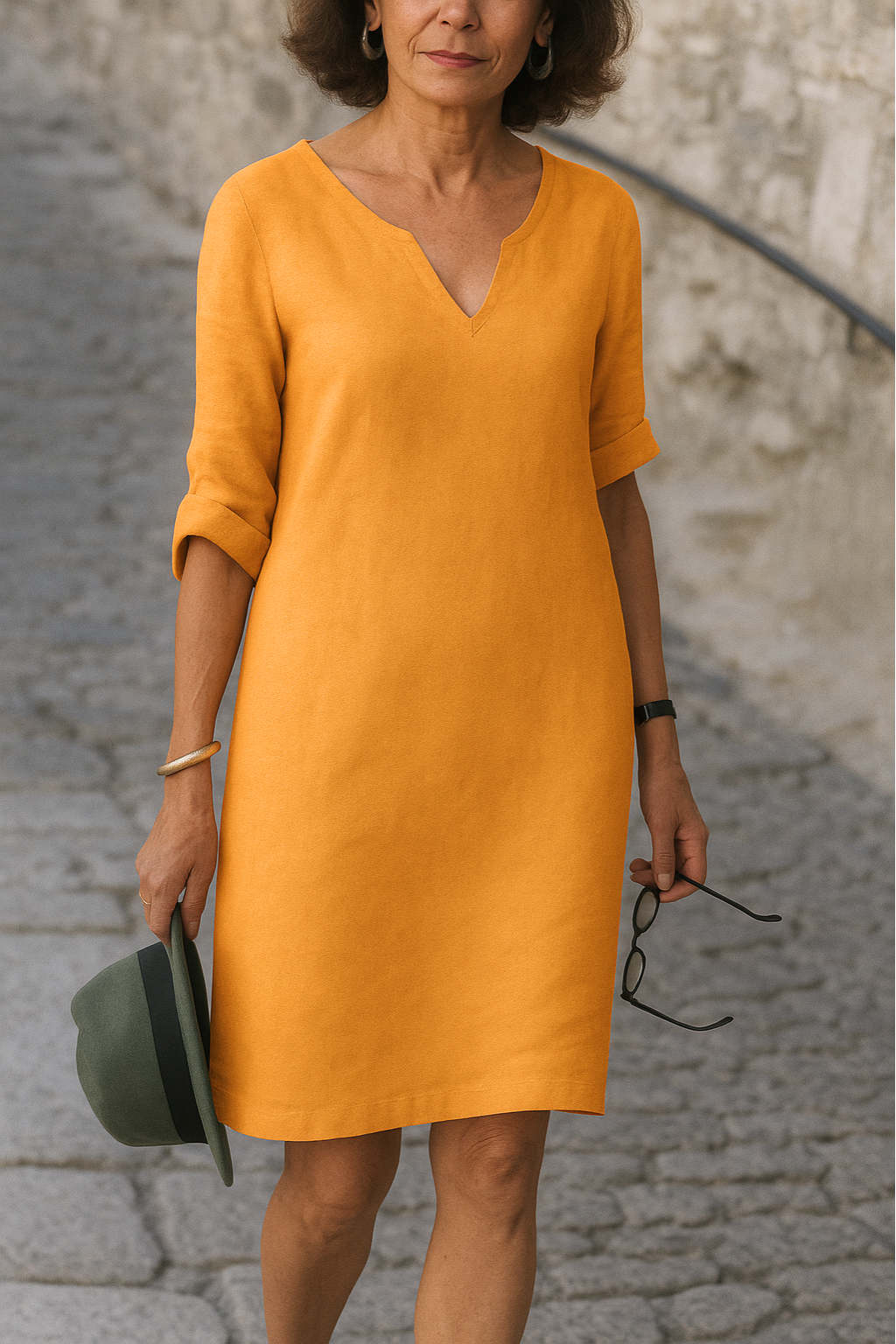 Schmeichelhaftes V-Ausschnitt Damenkleid, figurumspielend & komfortabel, ein Must-have für jede Frau.