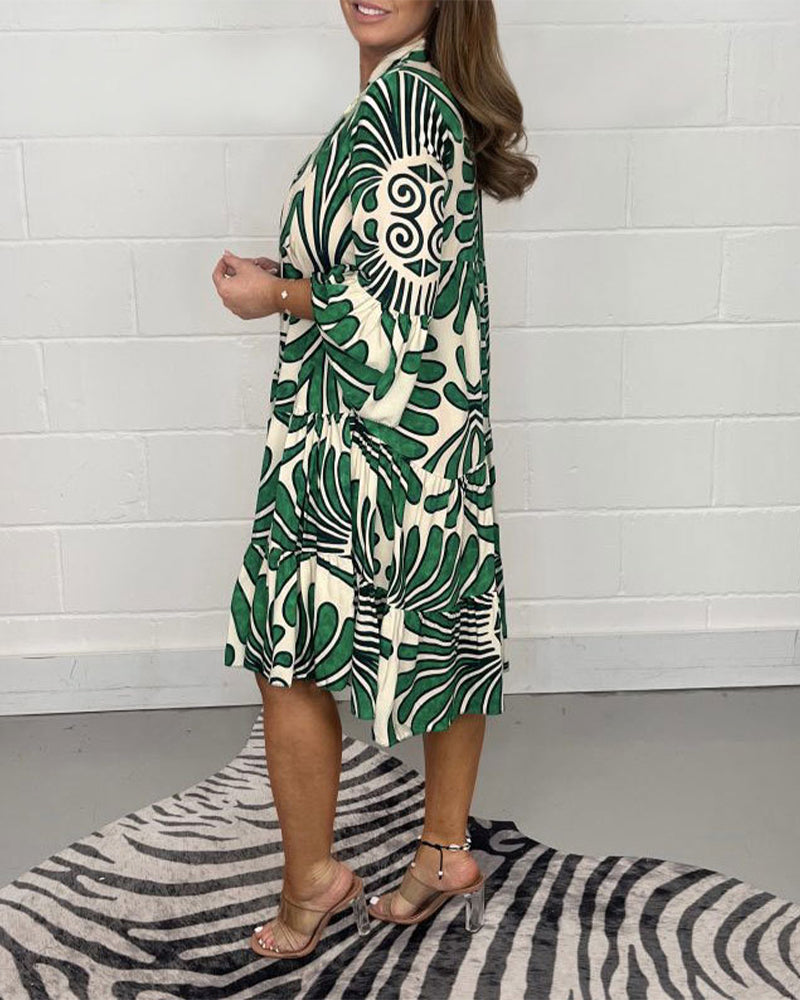 Stilvolles, leichtes Damen Sommerkleid mit V-Ausschnitt, perfekt für elegante Sommer-Looks und Damenmode.