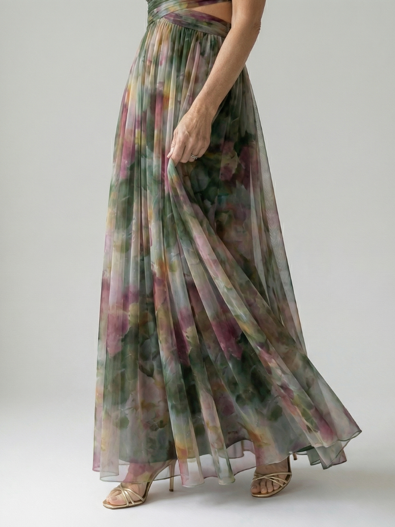 Sommerliches ärmelloses Damen Wickel-Maxikleid, leicht, bequem und luftig für warme Tage.