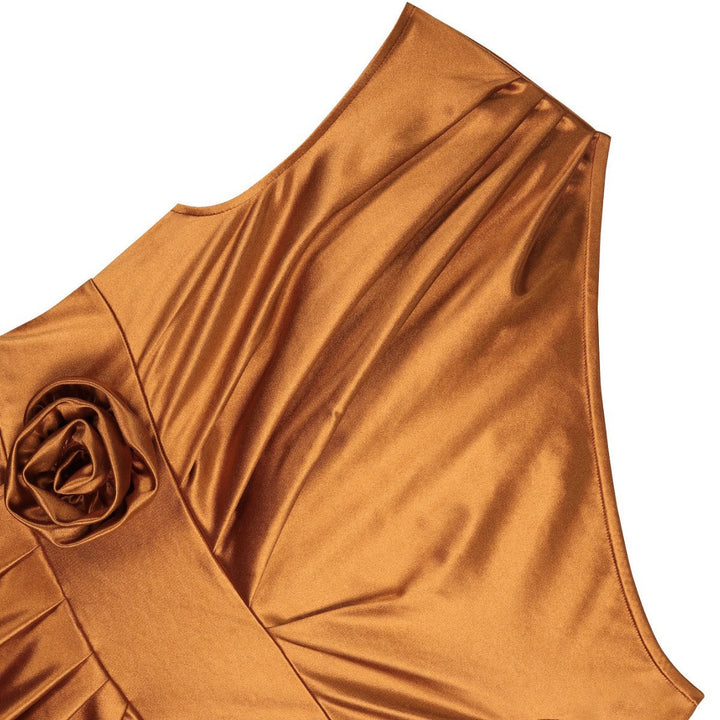 Stylisches goldenes Damen Wickelkleid mit schmeichelhaftem Schnitt und zarten 3D-Blüten für elegante Anlässe.