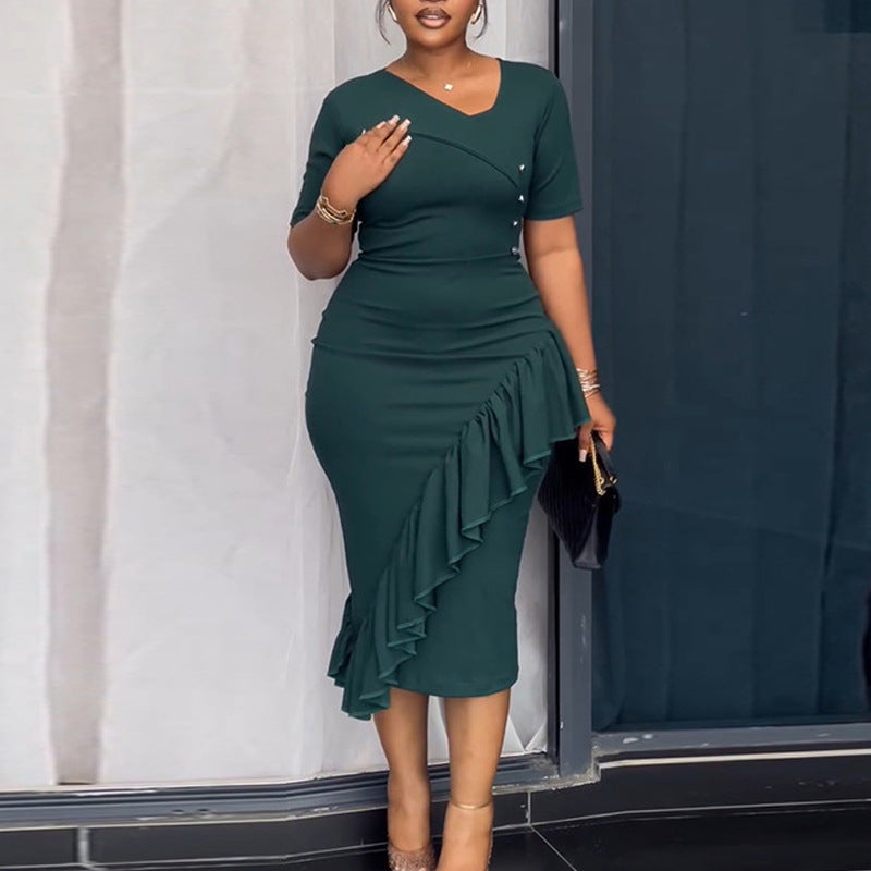 Festliches Wickelkleid für Damen mit Rüschen. Vielseitiges Partykleid, Bürokleid für elegante Frauenmode.