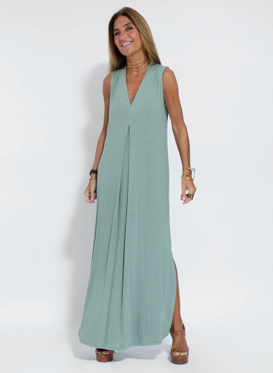 Schlankmachendes, elegantes Damen Zweiteiler Set: Kleid mit Weste. Modisches Damen Outfit für 2025.