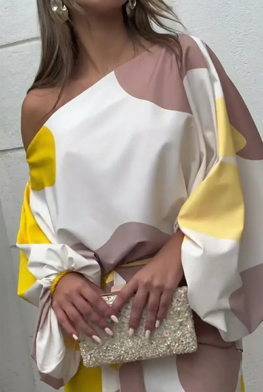 Model trägt elegantes Damen Zweiteiliges Fransen-Set, ideal für festliche Anlässe und stilvolle Freizeitlooks.