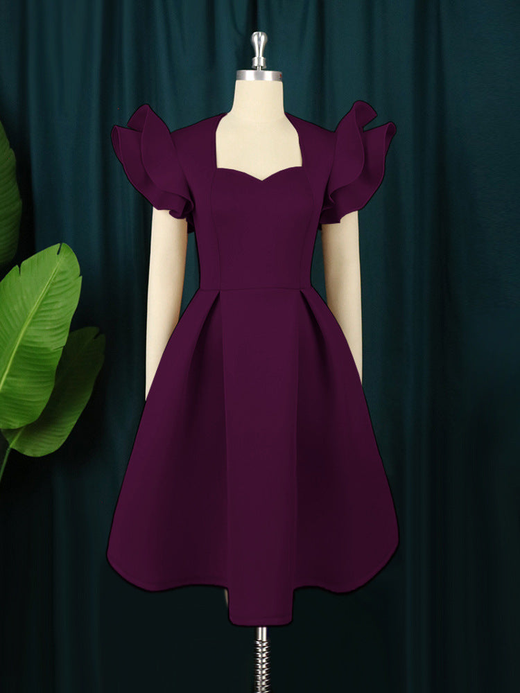 Hochwertiges Damen Festkleid mit elegantem Herz-Ausschnitt und voluminösen Rüschen-Details.