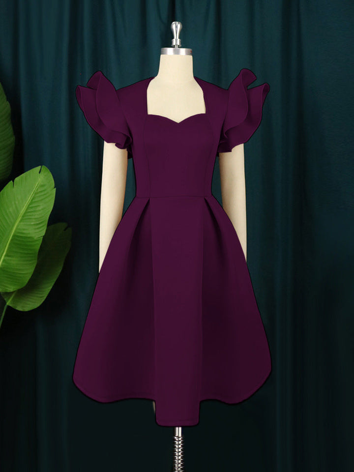 Hochwertiges Damen Festkleid mit elegantem Herz-Ausschnitt und voluminösen Rüschen-Details.