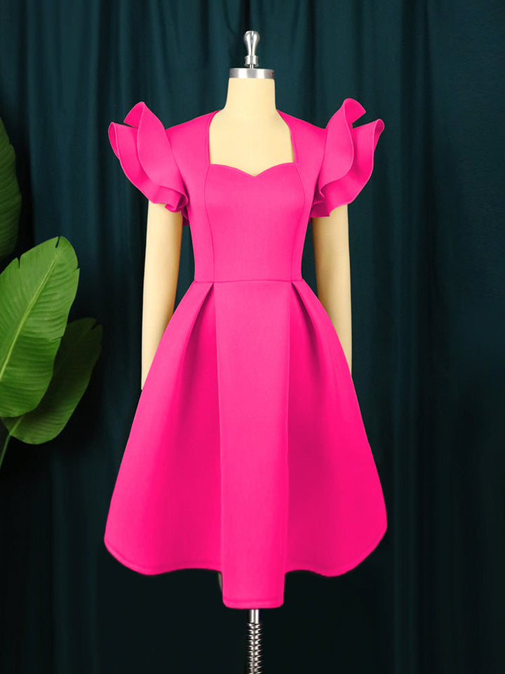 Bezauberndes Damenkleid mit voluminösen Rüschen, Herz-Ausschnitt und tailliertem Schnitt für Partys.