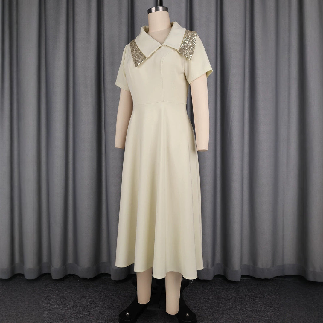 Festliches A-Linien-Kleid für Damen mit glitzerndem Paillettenkragen; ideal als Abendkleid oder Partykleid.