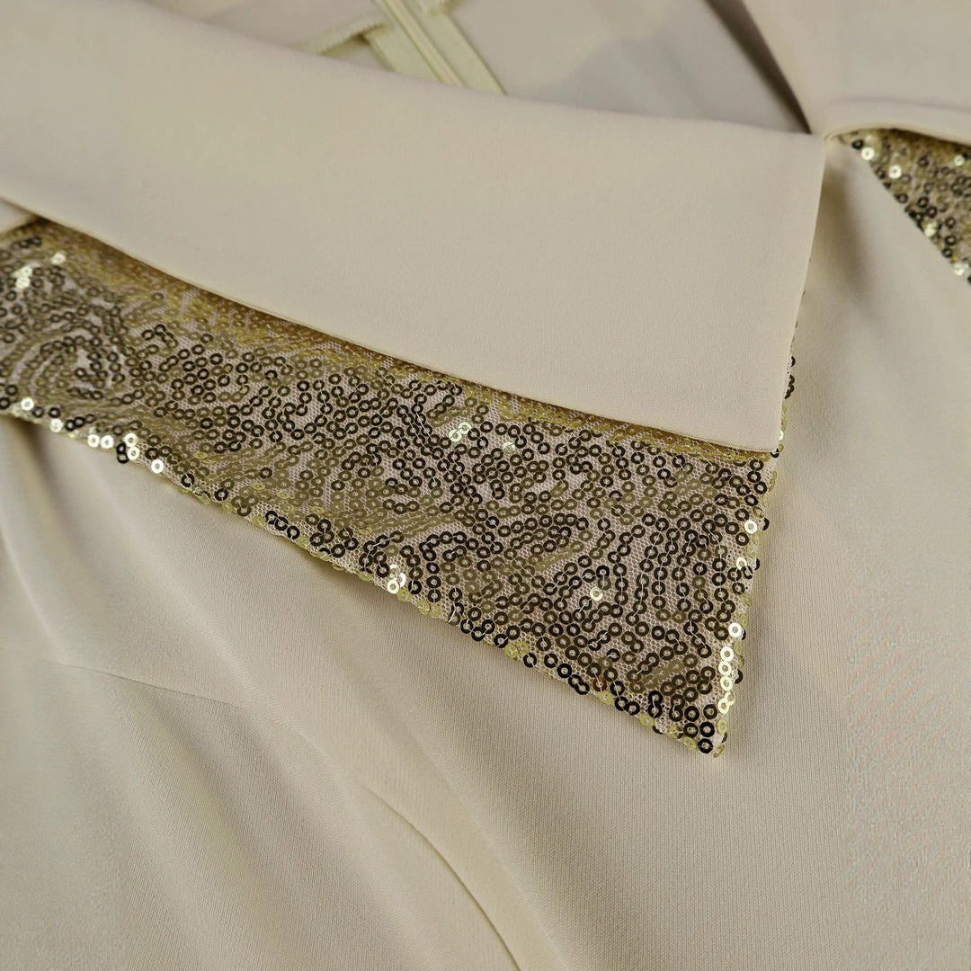 Glanzvolles Partykleid für Damen mit edlem Paillettenkragen. Dieses elegante Abendkleid zieht Blicke an.