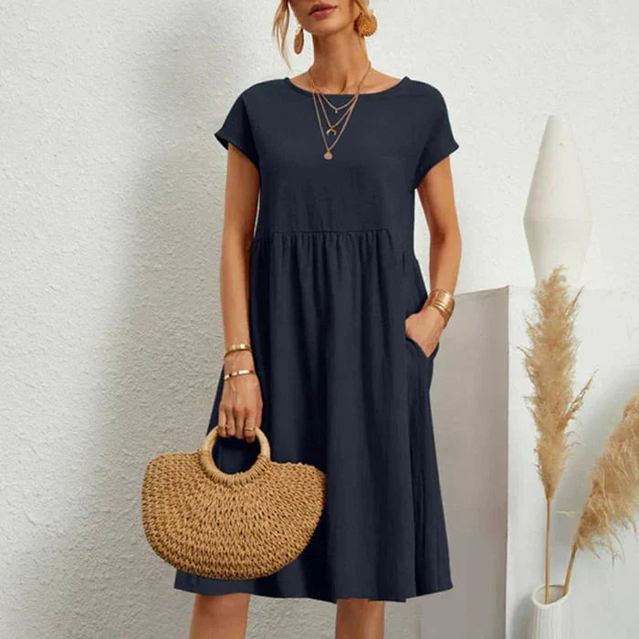 Damenkleid mit Rundhalsausschnitt im lässigen Freizeit-Look. Komfortables, einfaches Basic-Kleid für jeden Tag.
