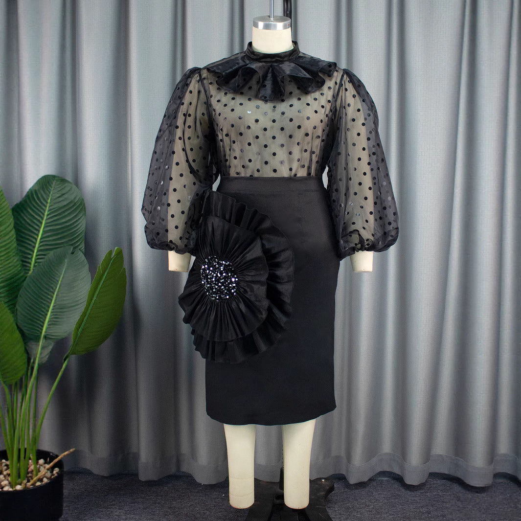 Schickes Cocktailkleid für Damen mit transparenten Puffärmeln und femininen Rüschen-Details.