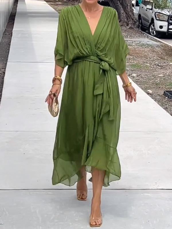 Elegantes Damenkleid mit V-Ausschnitt, ideal für festliche Anlässe und Partys.