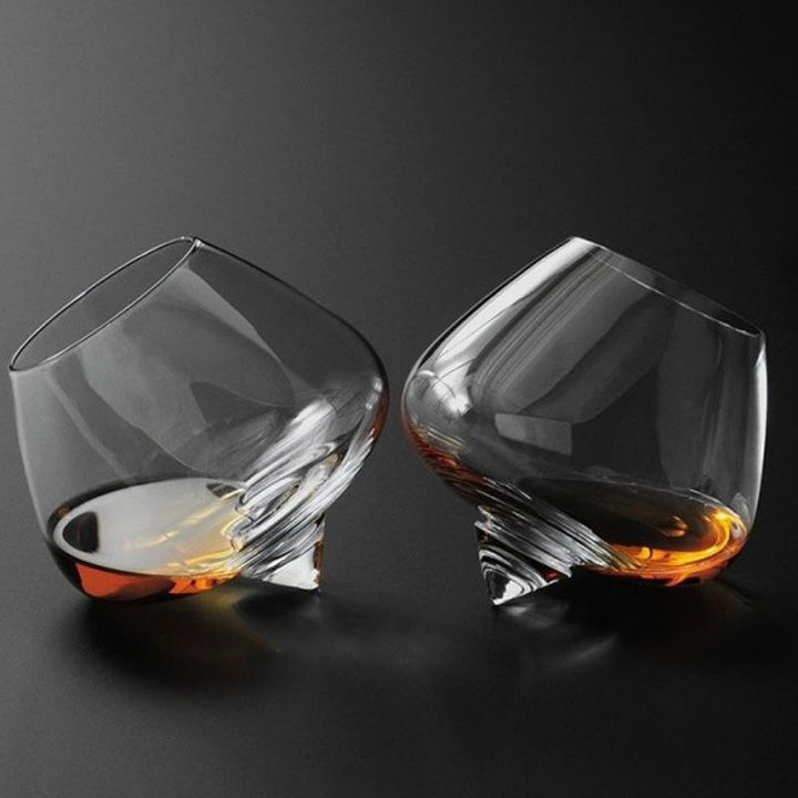 Elegantes, drehbares Whiskyglas für Kenner, ideal zur Entfaltung von Aroma und intensivem Genuss von Spirituosen.