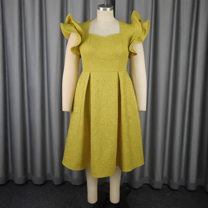 Wunderschönes dunkelgrünes Rüschenkleid im A-Linie-Stil, ideal für Cocktailempfänge und Abendveranstaltungen.