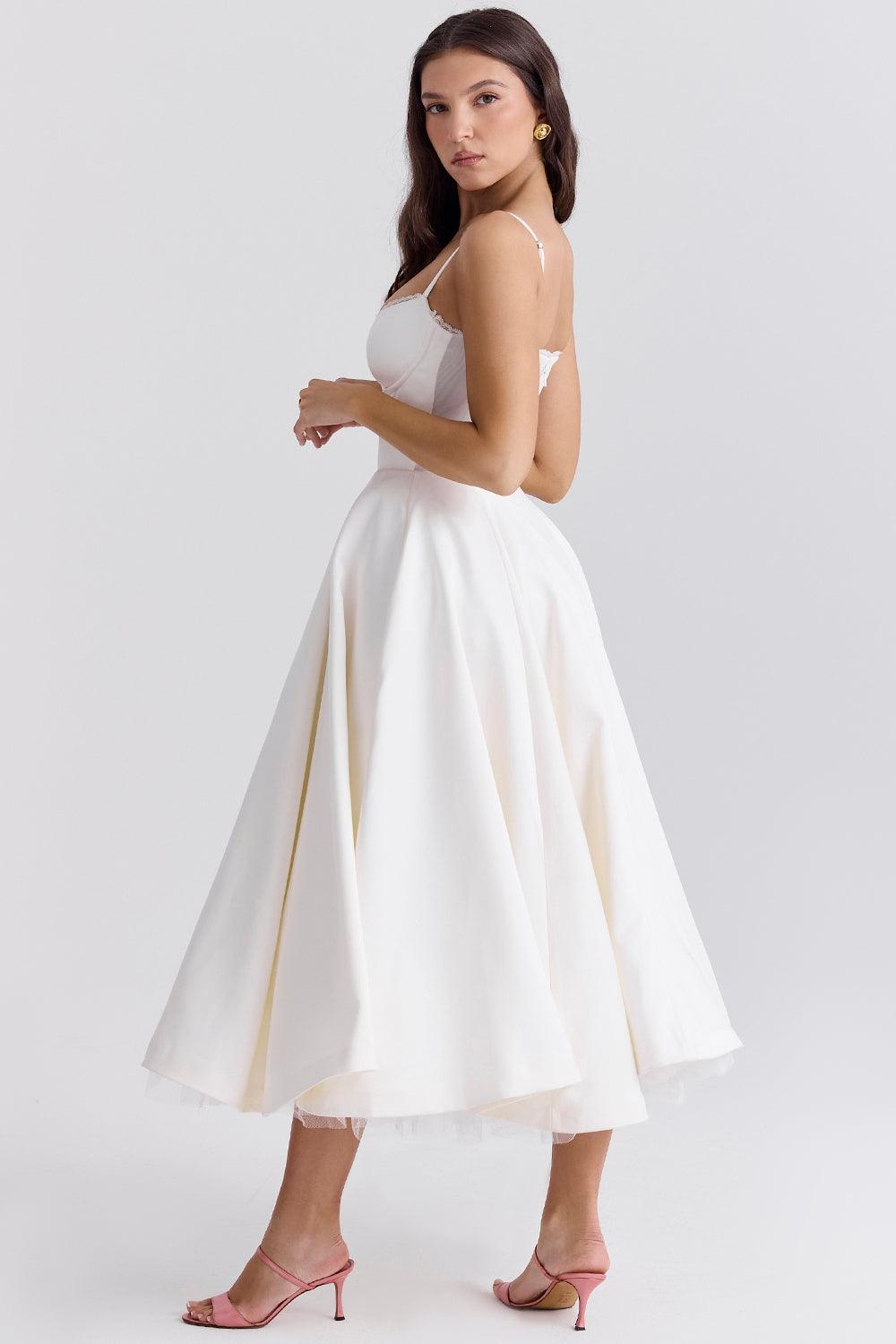 Komfortables blaues Evelina Midikleid, elegant und luftig, A-Linien-Schnitt.