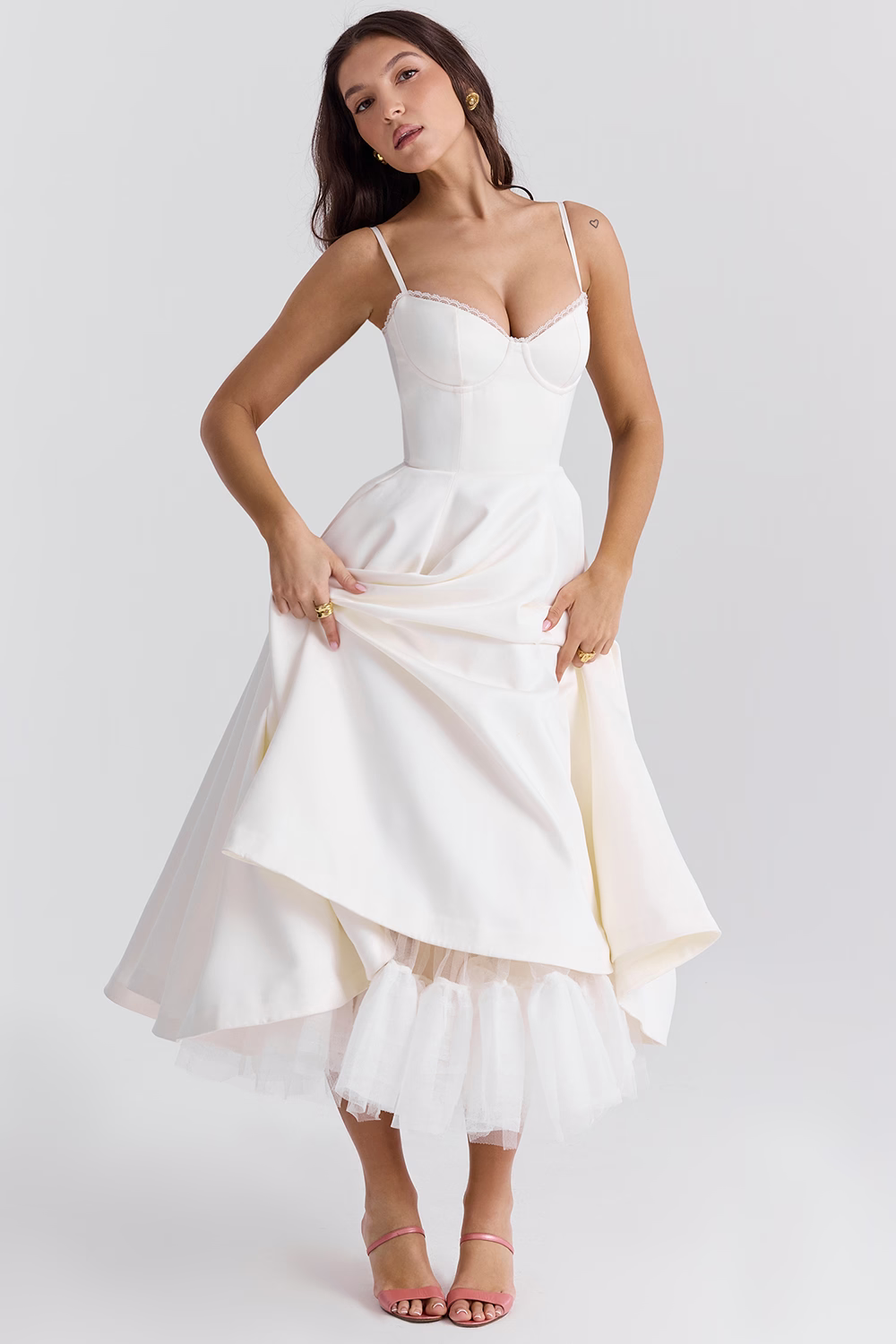 Stylisches blaues Abendkleid Evelina, femininer Schnitt, für besondere Events.