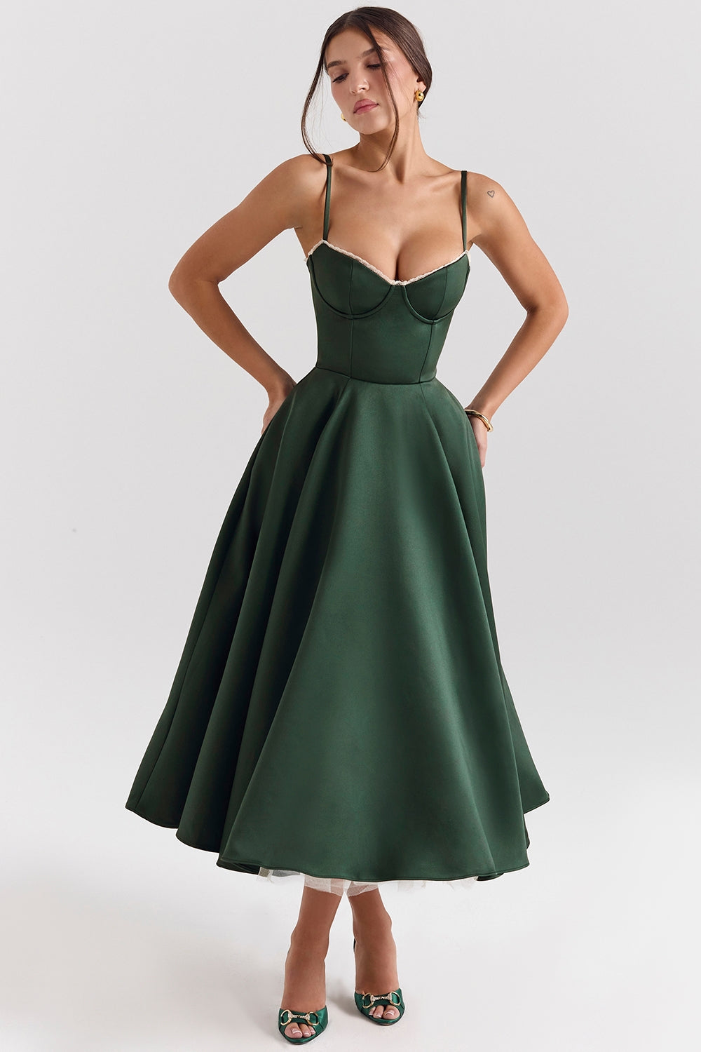 Stylisches rosa Abendkleid Evelina, femininer Schnitt, für besondere Events.