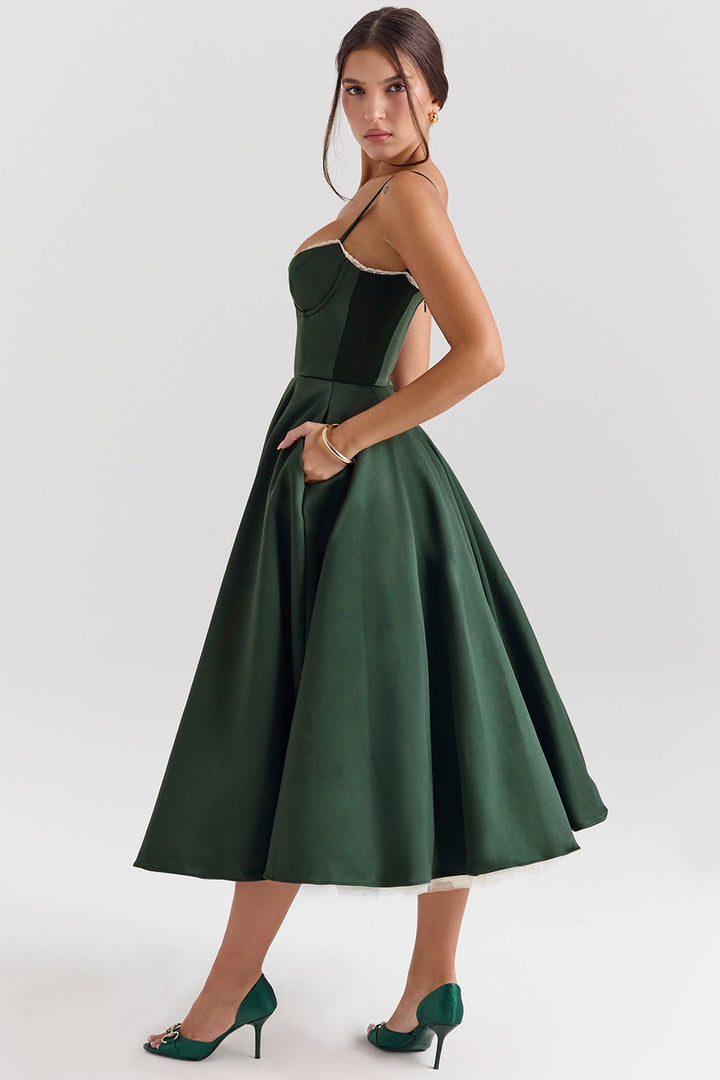 Festliches rosa Evelina Midikleid, elegant & modern, ideal für Feiern.