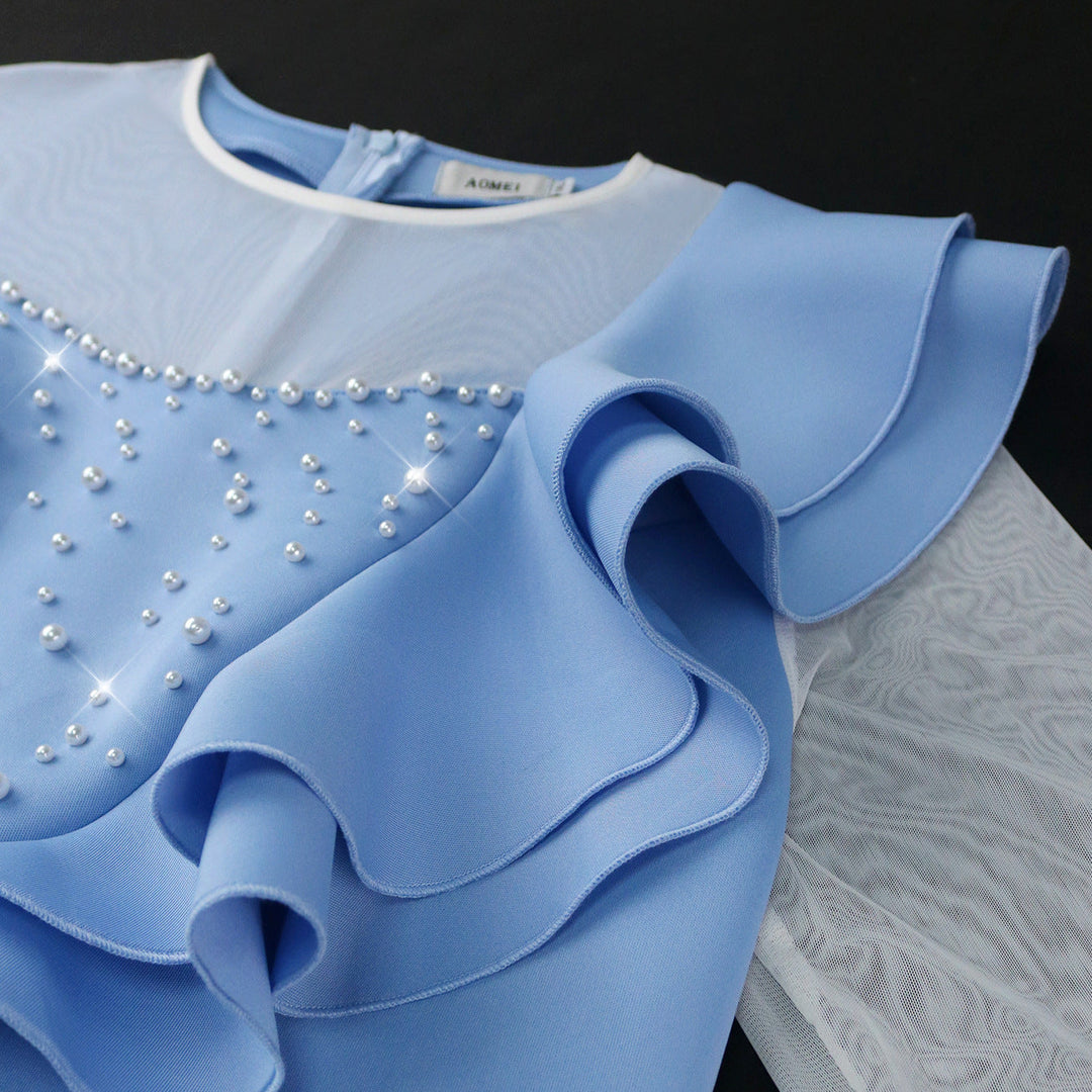 Hochwertiges Damen-Abendkleid, figurbetont, mit exquisiten Rüschen & zarten Perlen für einen luxuriösen Look.