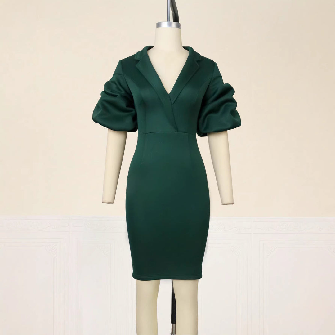Figurbetontes Damenkleid mit eleganten Puffärmeln in Schwarzgrün, ideal für Abendveranstaltungen und Partys.