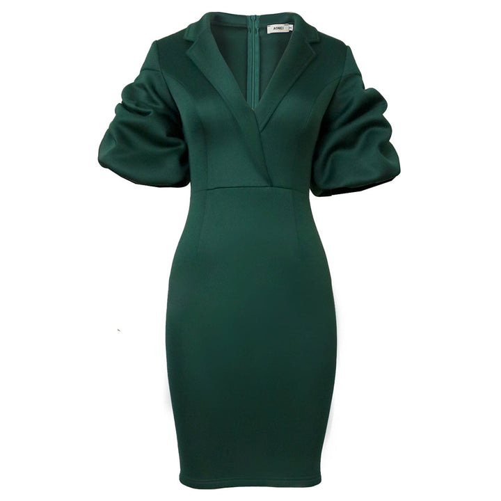 Schickes Abendkleid in Schwarzgrün für Damen. Figurbetonte Passform mit stilvollen Puffärmeln, perfekt für Feste.