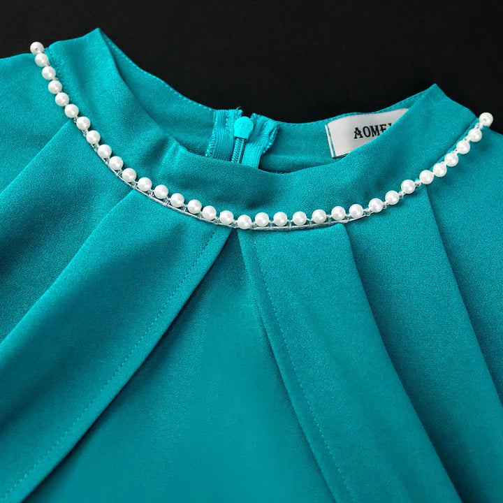 Elegantes Damen-Abendkleid in Teal mit fließendem Cape, ein stilvolles Cocktailkleid für besondere Anlässe.