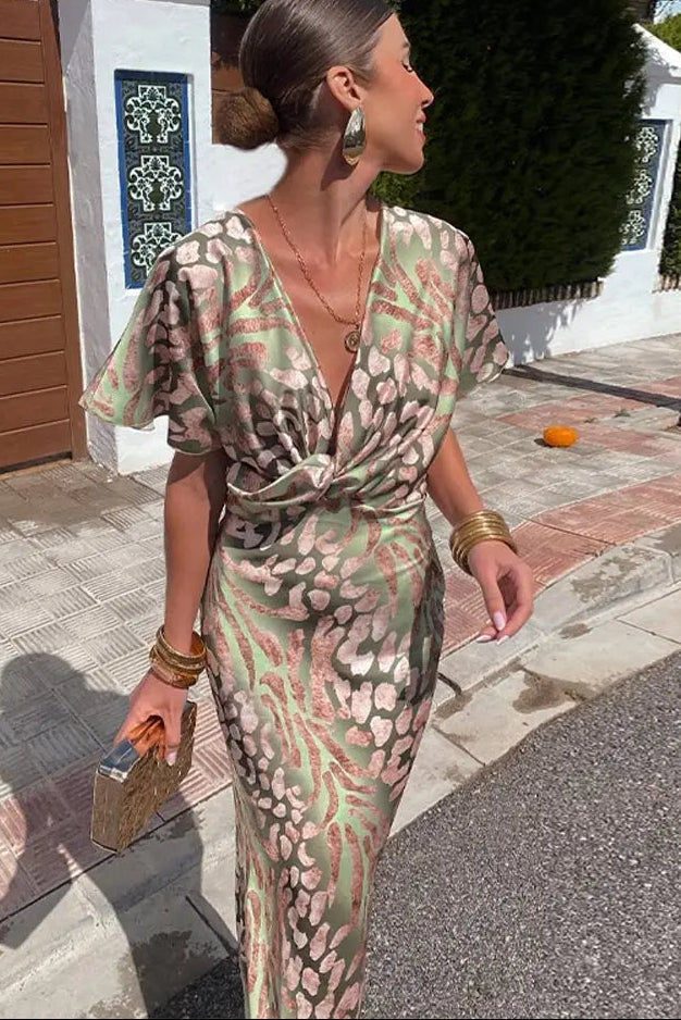 Modernes, elegantes Damen Midi Cocktailkleid 'Elizabeth' mit schmeichelndem V-Ausschnitt und Raffung für Feste.