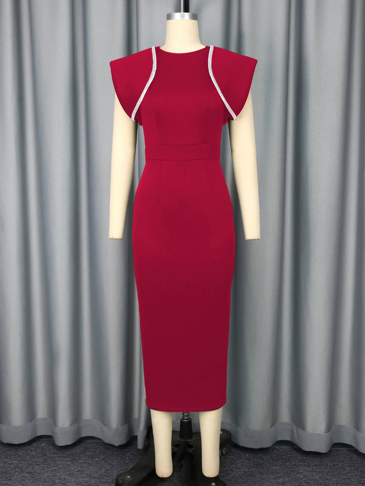 Figurbetontes Abendkleid mit glamourösen Rüschen und eleganter Silhouette für Frauen.
