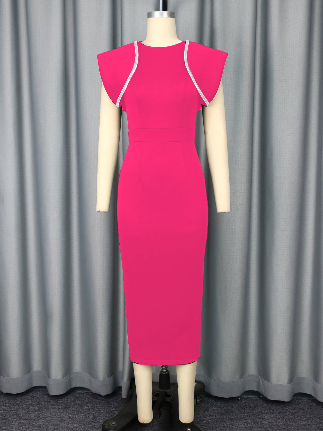 Modisches Rüschenkleid für Damen, figurbetont, ideal als elegantes Party- oder Cocktailkleid.