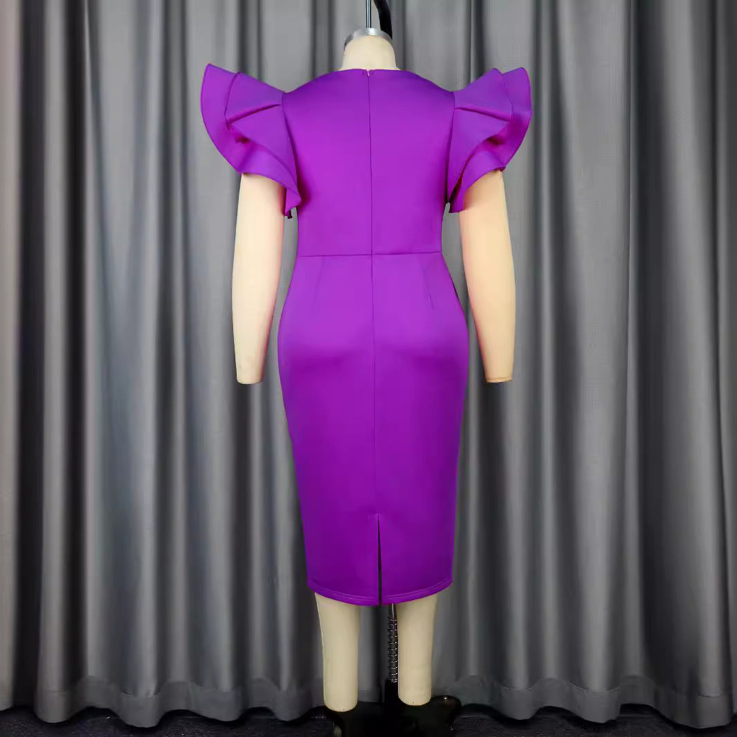 Schickes Partykleid, figurbetont, mit eleganten Glitzerknöpfen und Rüschenärmeln für besondere Anlässe.