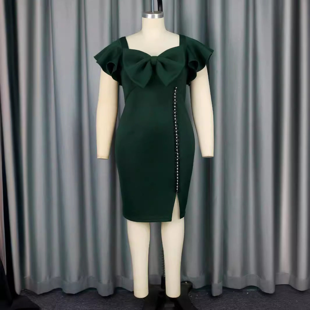 Figurbetontes Cocktailkleid für Damen, mit eleganter Schleife und seitlichem Schlitz, ideal für Abendveranstaltungen.